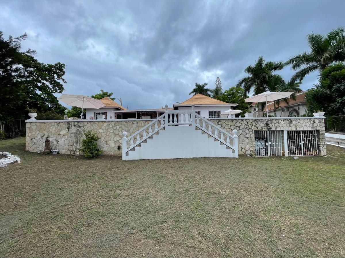 The Lodge @ Peaceful Palms Montego Bay Luaran gambar